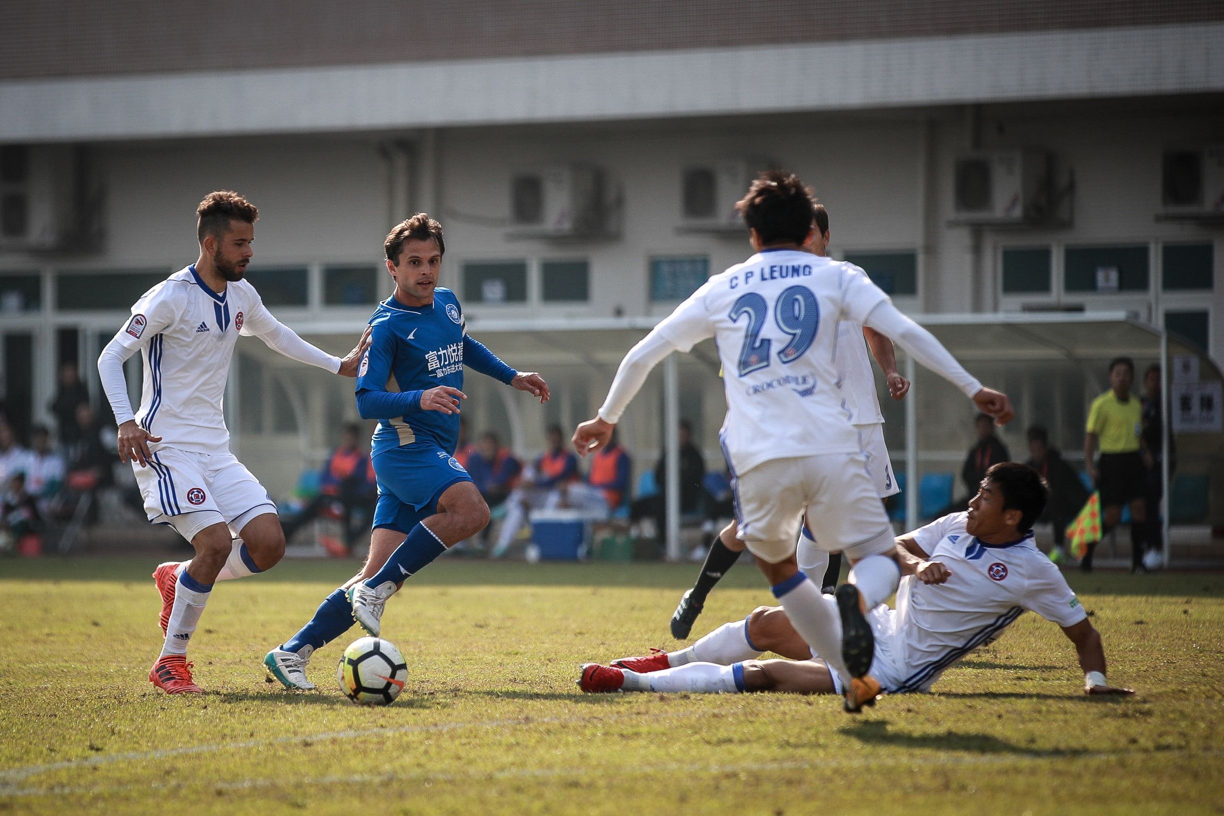 港超富力,港超主场首战久攻不下憾负东方
