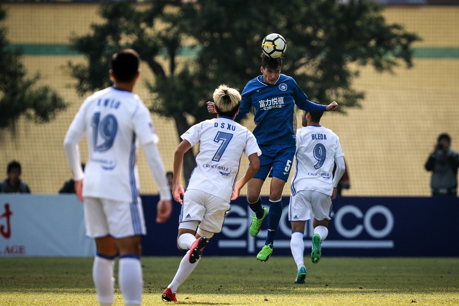 港超富力,港超主场首战久攻不下憾负东方
