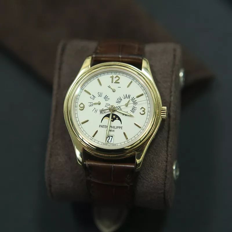 那个男人，卖钻石，懂表，更懂优雅与浪漫是何物