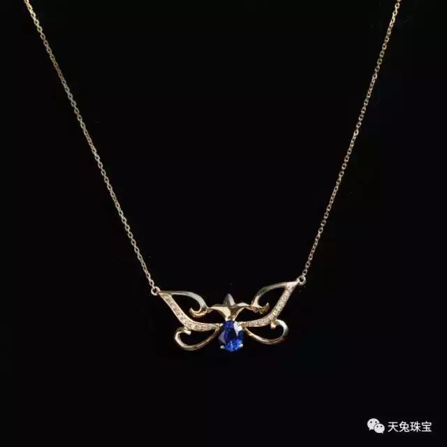 项链搭打底衫温柔冬季,项链搭配衣服的技巧平价