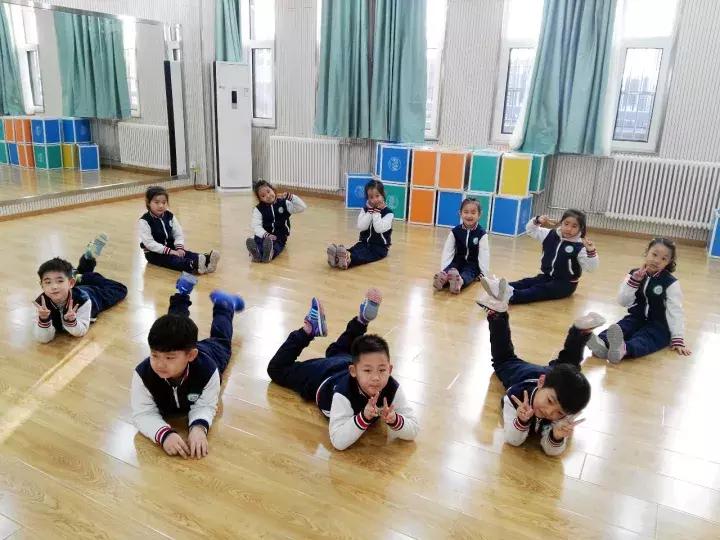 今年学校最流行的校服,最好看的春夏秋冬校服