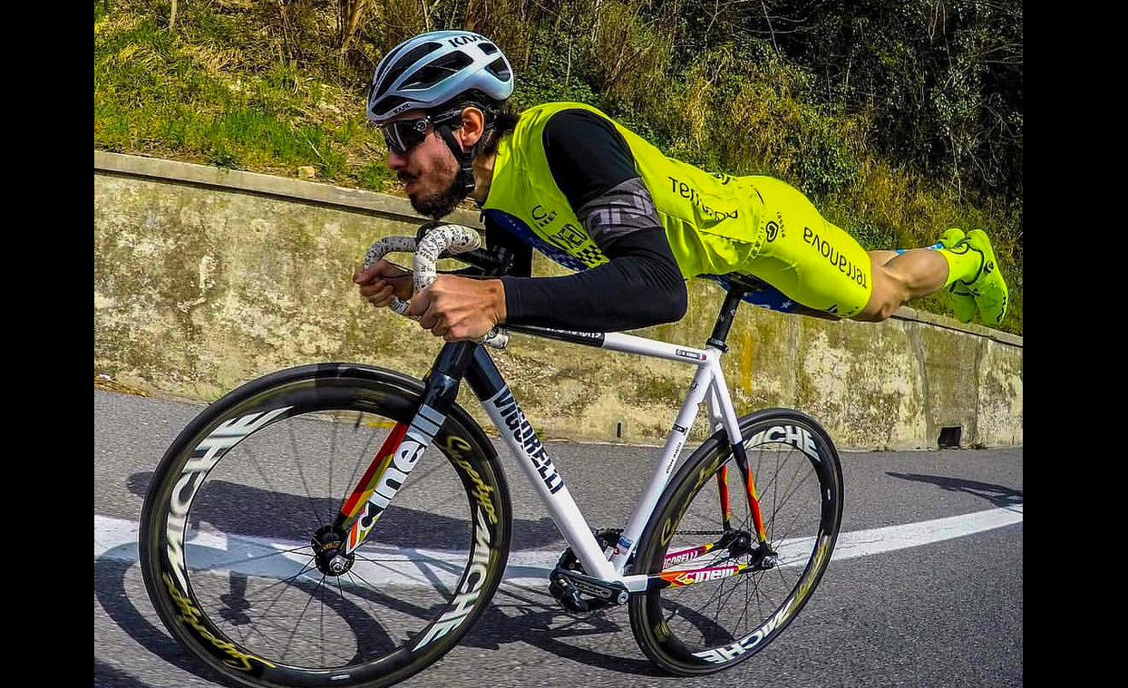 死飞自行车可以自己安装刹车吗,死飞自行车该怎么刹车