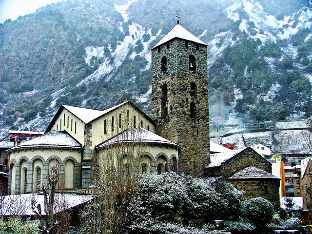 欧洲小国，将法国和西班牙印在*旗国**上，嘲笑中国足球一万光年