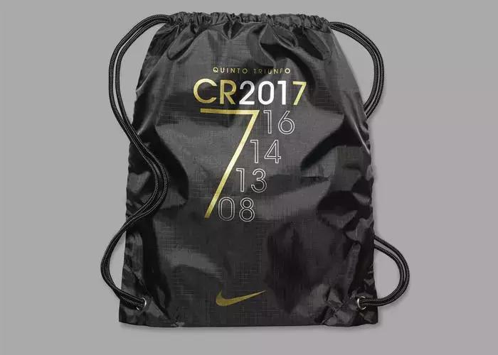 第五个！C罗金球追平梅西，耐克又为他出限量战靴了