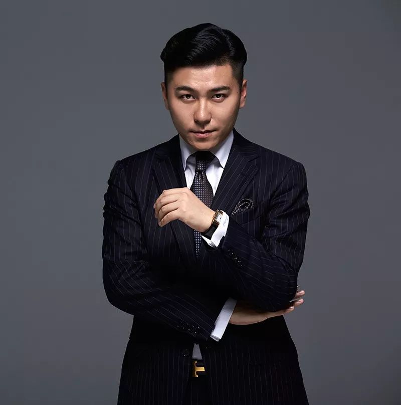 那个男人，卖钻石，懂表，更懂优雅与浪漫是何物