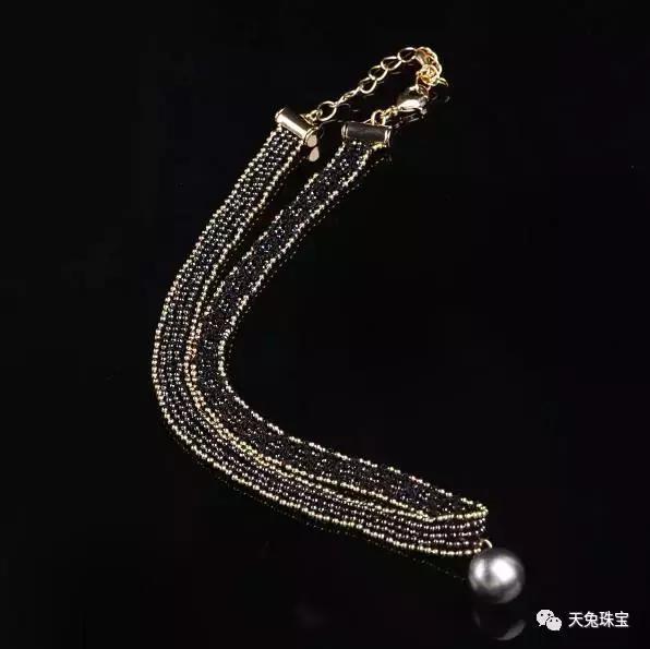 项链搭打底衫温柔冬季,项链搭配衣服的技巧平价