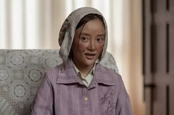 杨幂演的戴斗笠的村姑形象,杨幂直播怼主持人按剧本