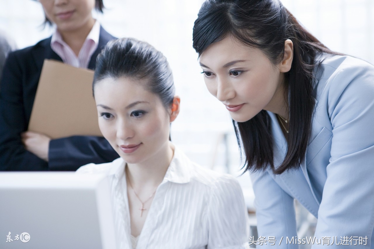 职场宝妈边上班边带俩娃日常生活,职场宝妈带娃出游