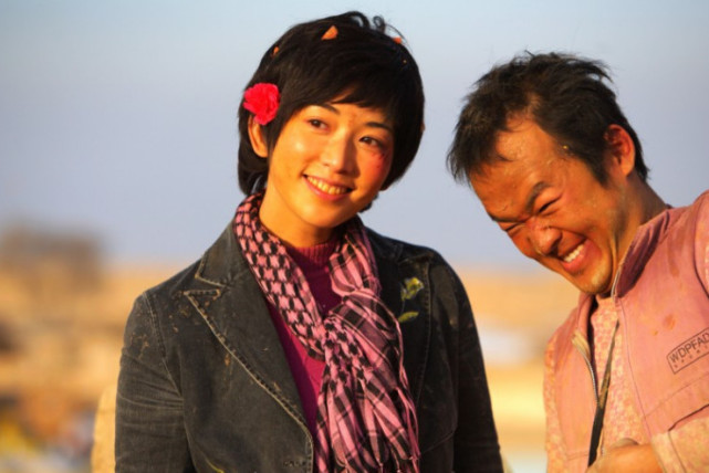 杨幂演的戴斗笠的村姑形象,杨幂直播怼主持人按剧本