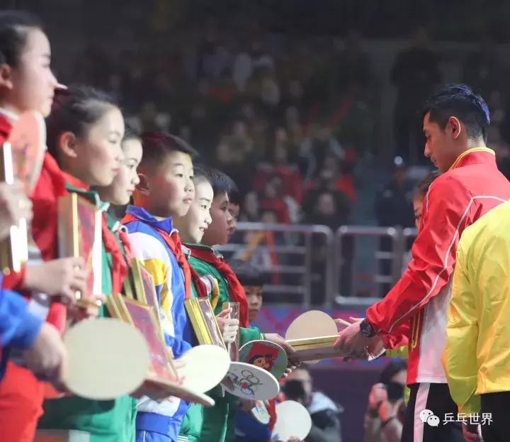 张继科刘诗雯走进广西百色,张继科刘诗雯广西刘国梁