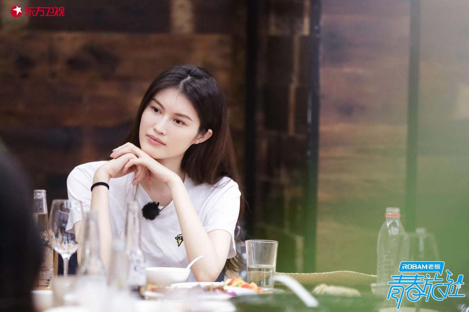 青春旅社何穗游泳,青春旅社何穗微博