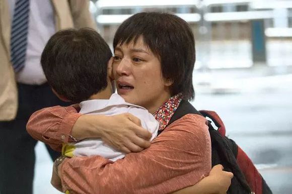 杨幂演的戴斗笠的村姑形象,杨幂直播怼主持人按剧本