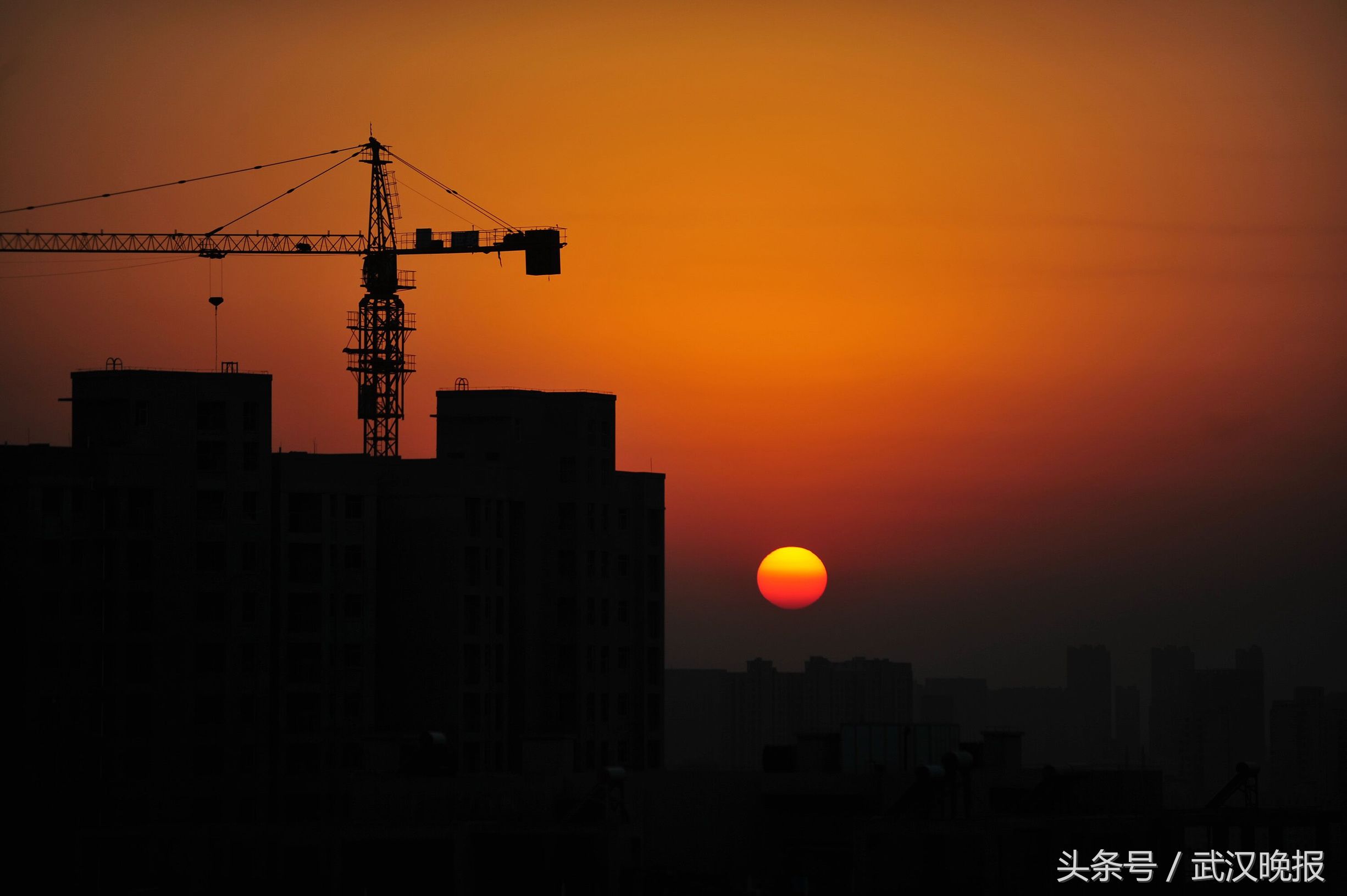 美呆！冬日里上帝打翻了调色盘画下这样的“七彩”大武汉