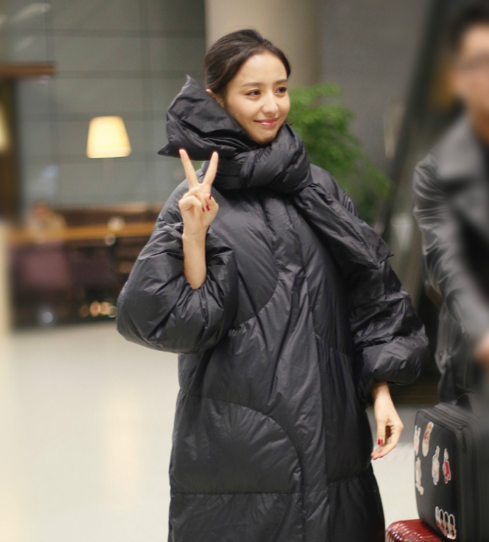 佟丽娅穿一万多羽绒服被说像巨型垃圾袋？看完买家秀回来跟她道歉