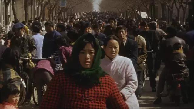 杨幂演的戴斗笠的村姑形象,杨幂直播怼主持人按剧本