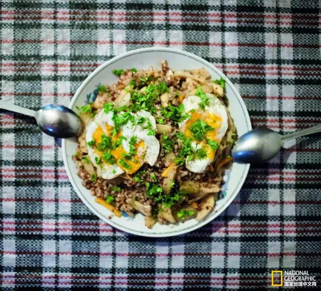 从厨房到餐桌里的美食,从市场到餐桌
