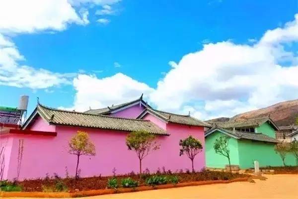 丽江惊现国内第一个彩色村！美的太不像话，像童话！