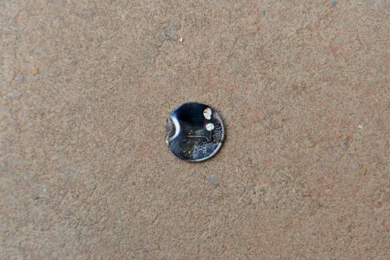 谨慎！电动车充电插头误插入金属物质会导致烧伤