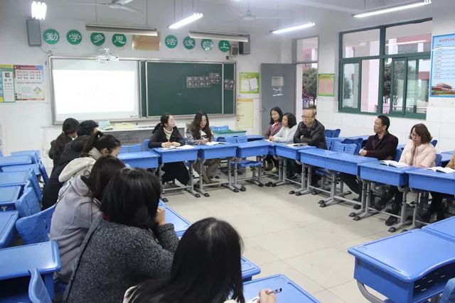 小学开展骨干教师公开课活动,开展青年教师公开课观摩活动