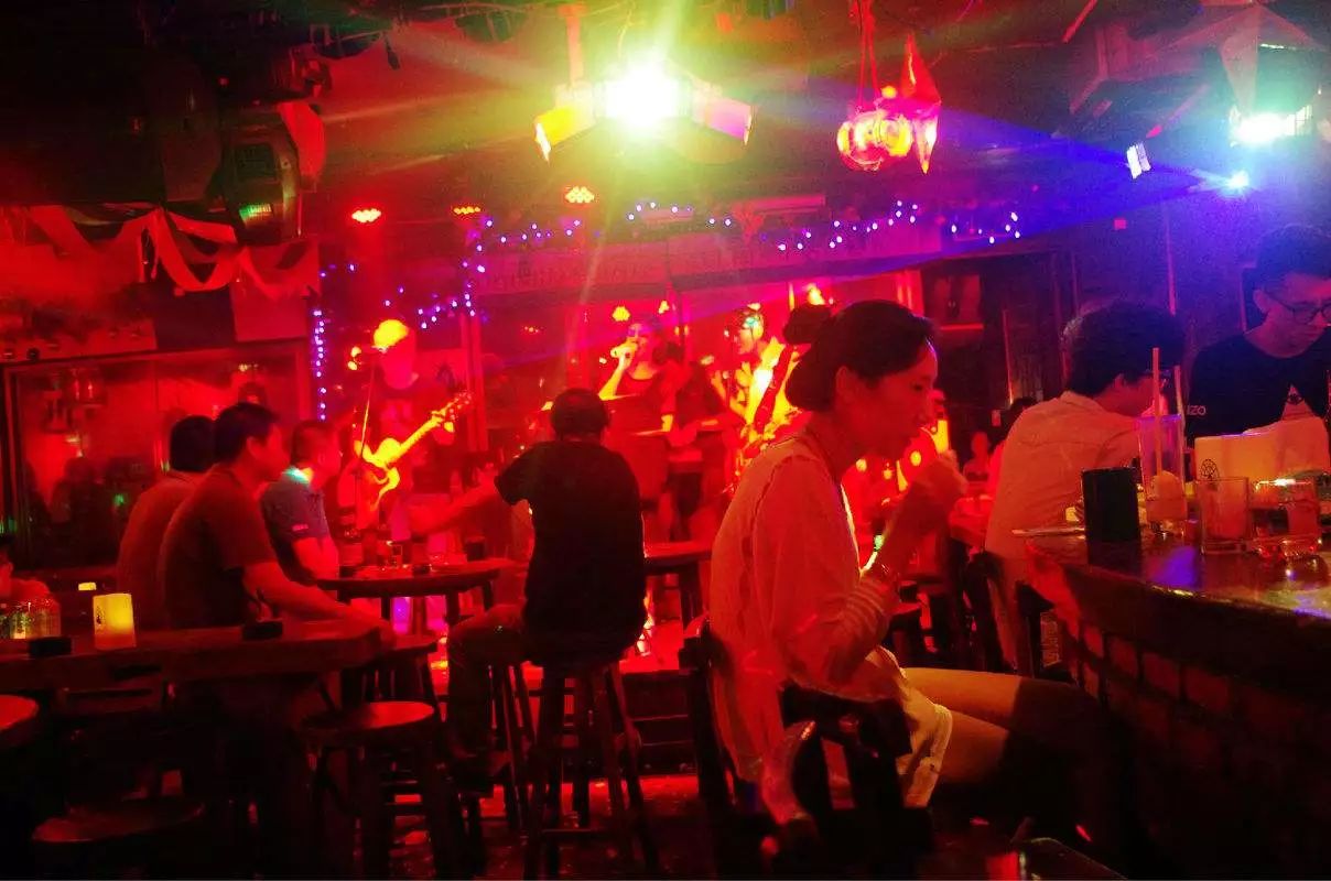 明天和意外谁会先来歌曲,明天和意外谁先到来永远无法预知