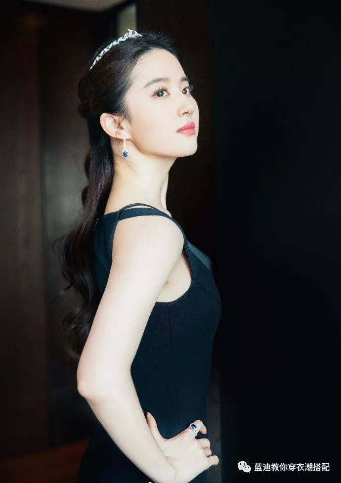 angelababy谭松韵合影,沈月乔欣街拍视频