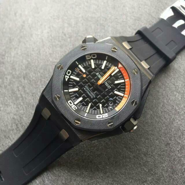 凭我所见 酷黑腕表的迷人魅力