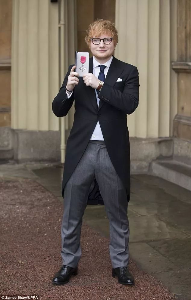 被授予英国勋章名人,被授予共和国勋章获得者