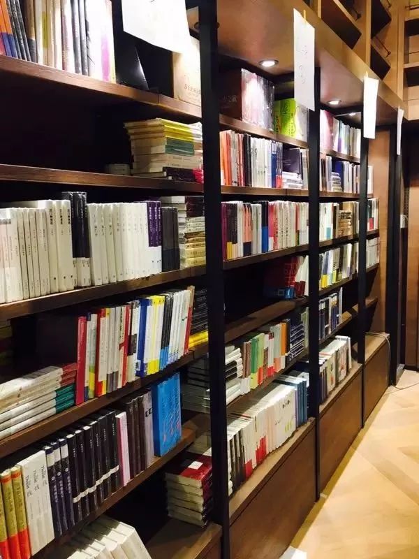 24小时、以旧换新……南京这8大特色书店，去了就不想离开