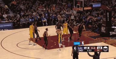 铿锵玫瑰绽放了！一场比赛40米吊射和蝎子摆尾都来了