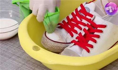 帆布鞋胶水氧化发黄怎么变白,帆布鞋底子发黄怎么变白