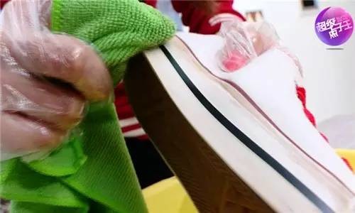 帆布鞋胶水氧化发黄怎么变白,帆布鞋底子发黄怎么变白
