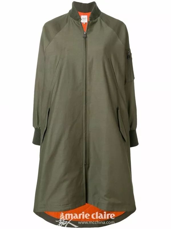 大衣配运动鞋怎么穿才不老气,大衣运动鞋过年穿得体又好看