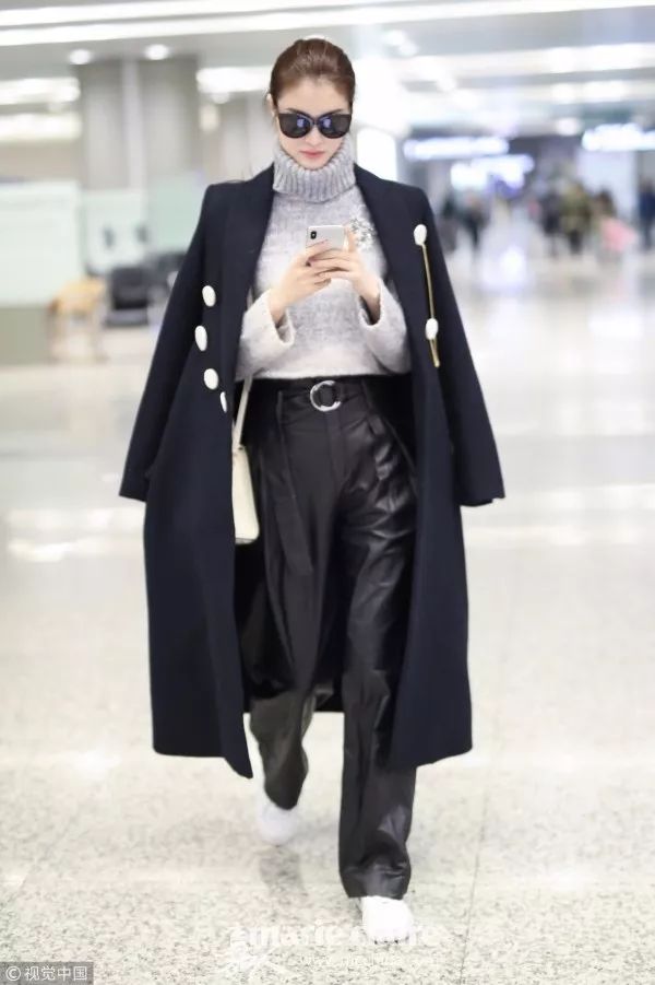 大衣配运动鞋怎么穿才不老气,大衣运动鞋过年穿得体又好看