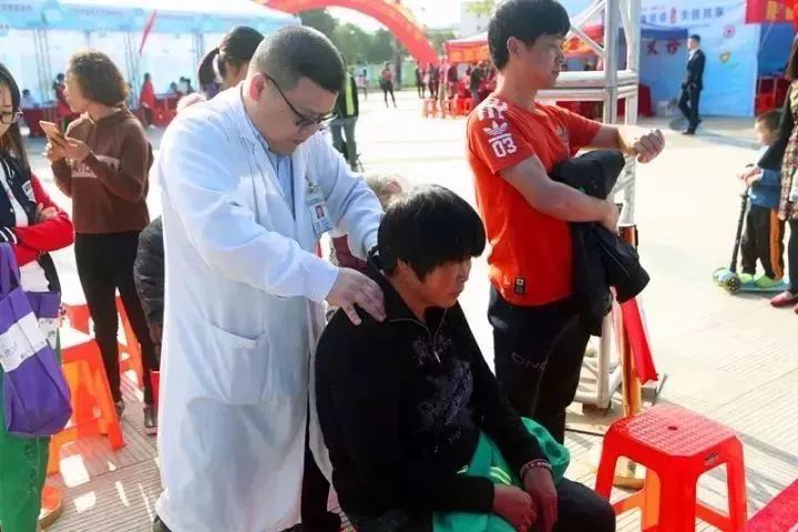 百余名专家云端为民义诊,24小时在线义诊千名医院权威专家