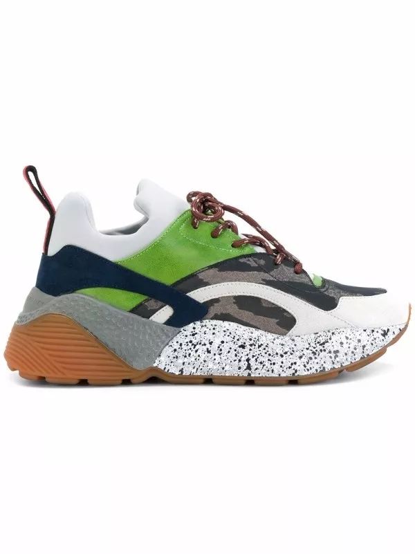 大衣配运动鞋怎么穿才不老气,大衣运动鞋过年穿得体又好看