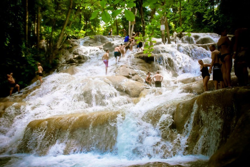 阿联酋免签证国家有几个,阿联酋全球免签吗