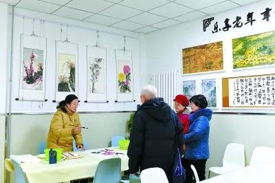 可以购物又可以用别的功能的软件,可以购物又可以吃饭的地方