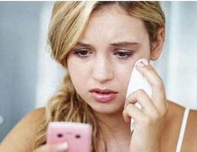 左右脸颊反复长痘痘印比较严重,左侧脸颊长痘是什么原因引起的