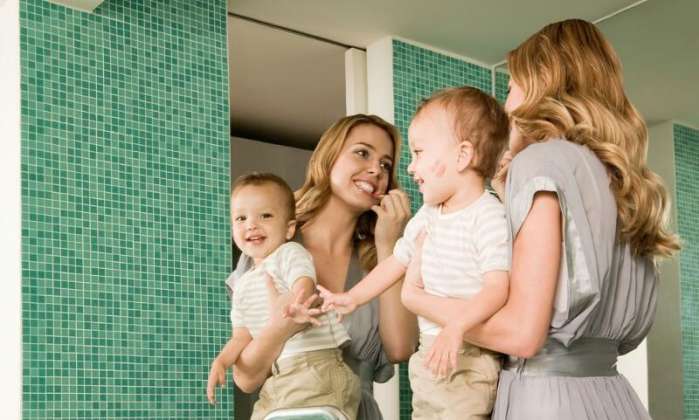 宝宝生下来就笑有什么说法,孩子一出生就笑好吗