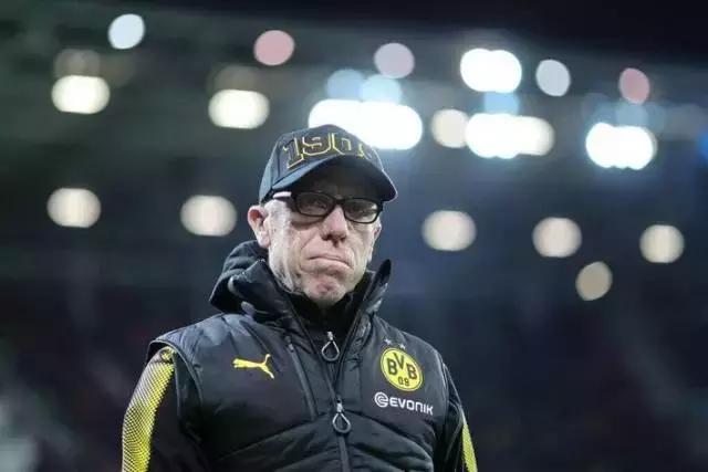 读品：输球不伤气｜换帅如换刀｜“泼奶”和教养