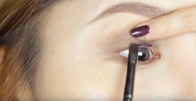 用眼线笔画眼线的画法视频,眼线难画怎么办