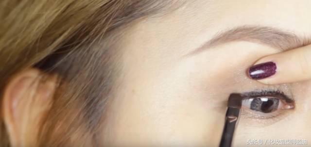用眼线笔画眼线的画法视频,眼线难画怎么办