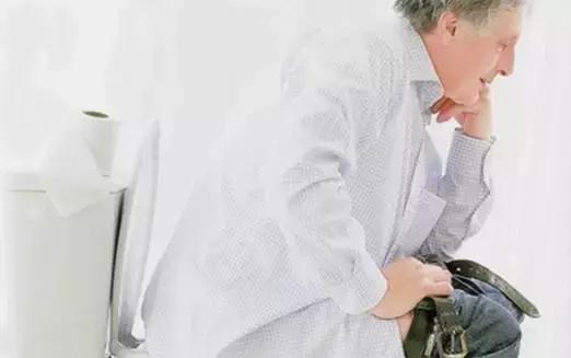 马桶潮湿更容易滋生细菌,家里马桶脏脏的都不想去了