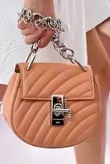 刘雯每月收入多少钱,刘雯收入2018排第几