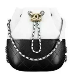 刘雯每月收入多少钱,刘雯收入2018排第几