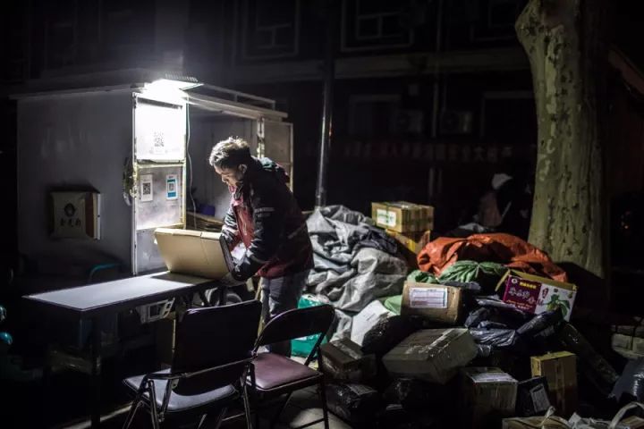 快递员哭诉派件量暴增,快递员派件越来越少