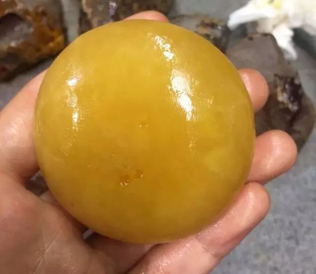 蜜蜡开料加工的直播间,顶级蜜蜡开料