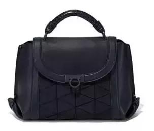 刘雯每月收入多少钱,刘雯收入2018排第几