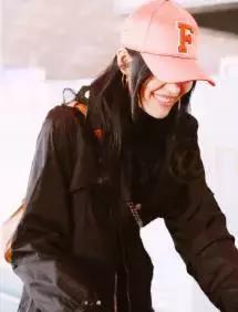 刘雯每月收入多少钱,刘雯收入2018排第几