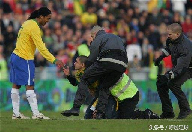 小罗蝎子摆尾进切尔西一个球,小罗扭屁股射门